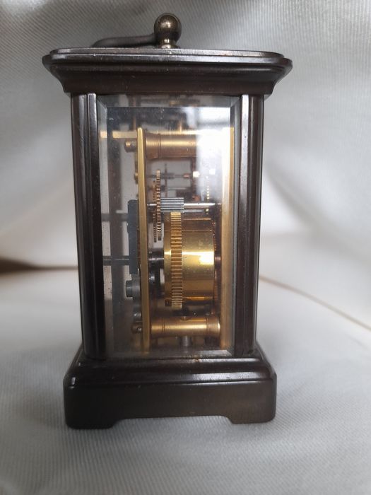 Relógio antigo como novo a trabalhar