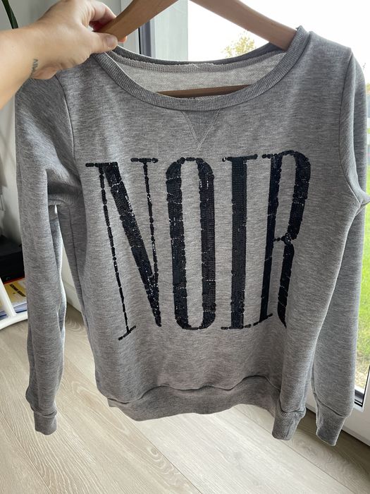 Szara. Bluza z mango