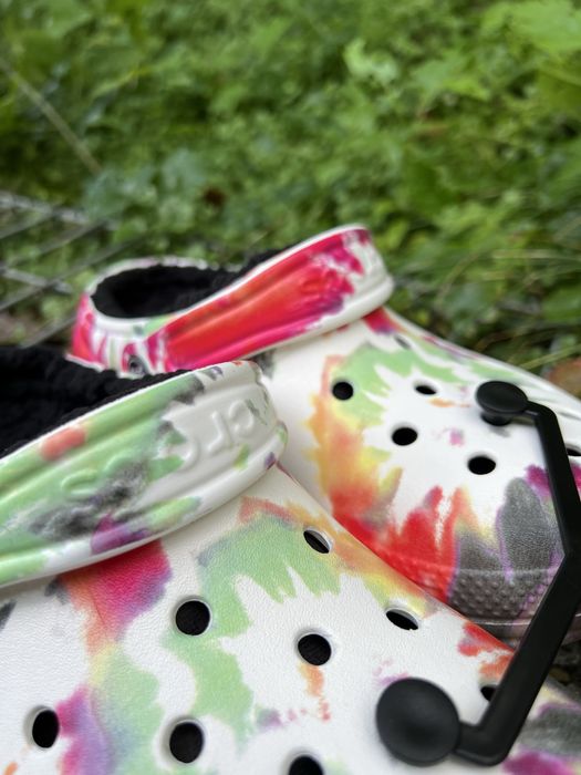 Crocs нові оригінальні крокси tie dye з хутром тапочки утепленні lined