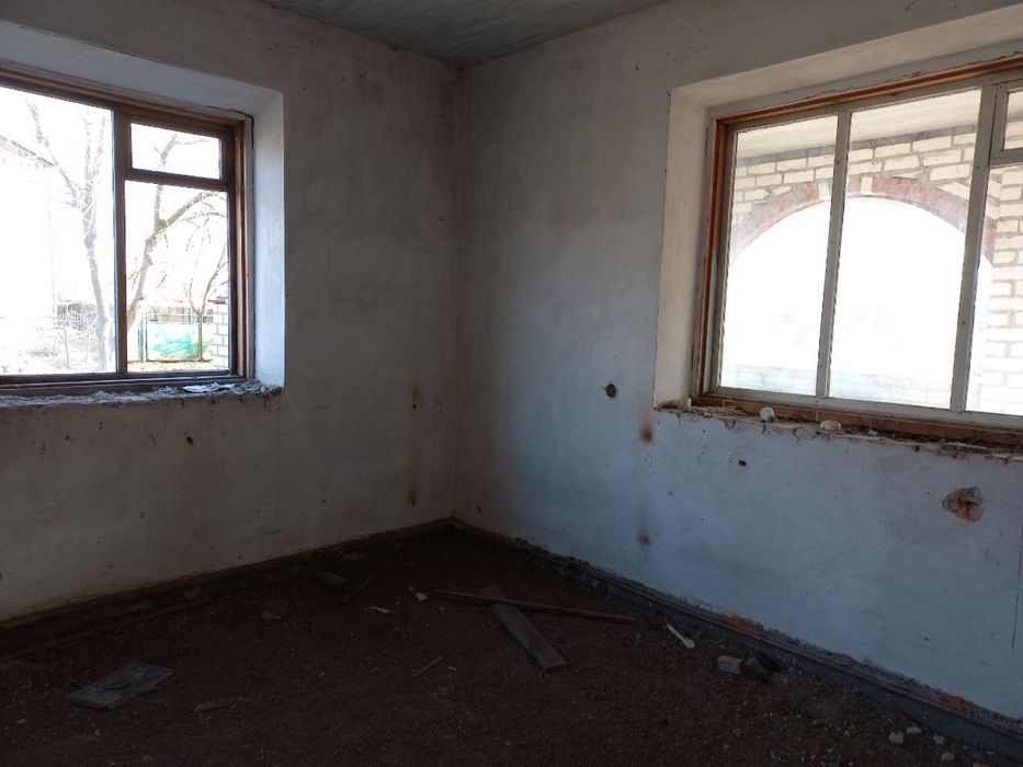 Продам півбудинку