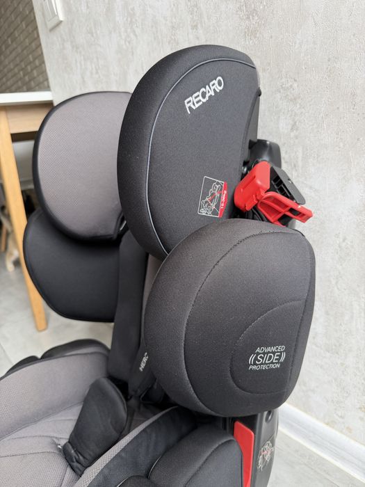 Автокрісло  RECARO