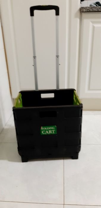 Caixa de armazenamento dobravel com rodas