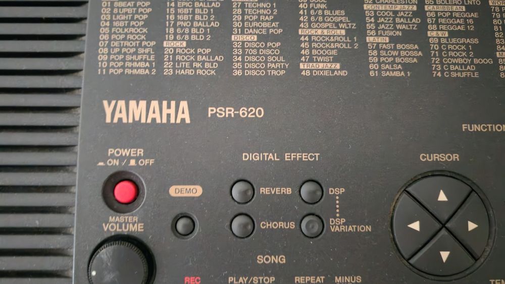 Piano elétrico Yamaha PSR-620