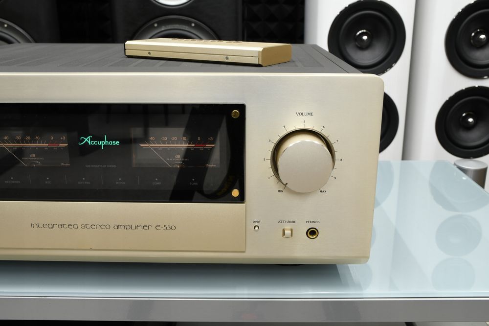 Zadbany wzmacniacz stereo Stereo Accuphase E-530 w świetnym stanie!