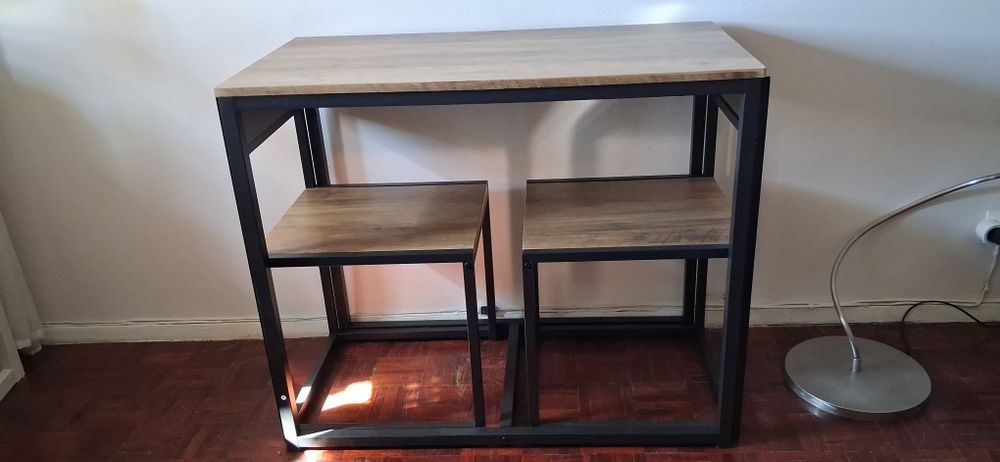 Mesa + 2 cadeiras