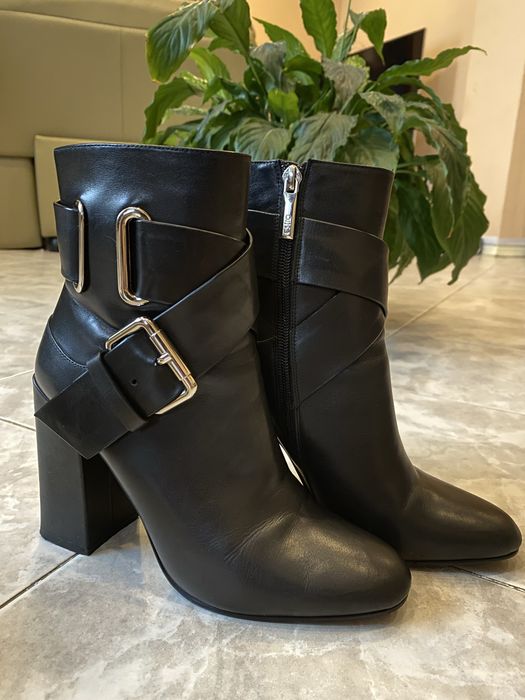 Стильні шкіряні ботильйони Estro, 36 розмір