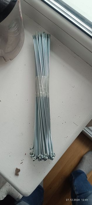 Спиці на колесо 28 в кількості 36шт та є потовщені 2.8 мм   72шт