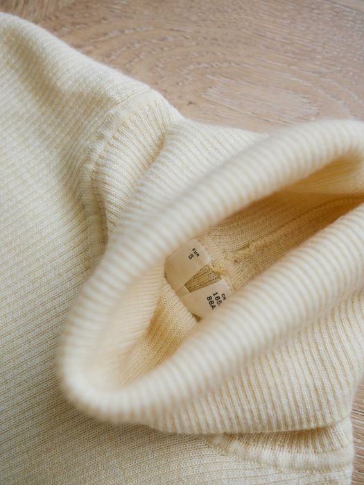 Светр водолазка butter yellow ARKET вовна 100%