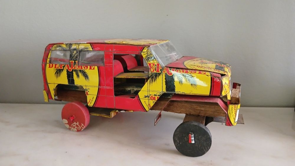 Carros de Brincar Artesanais em Lata – Origem Angola