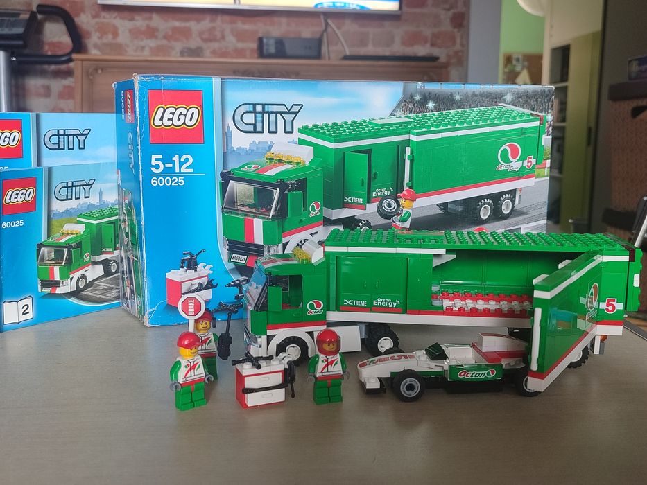 LEGO 60025 Ciężarówka ekipy eyścigowej