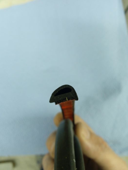 Ущільнювач люка BMW 3метра з двухстороннім скотчем