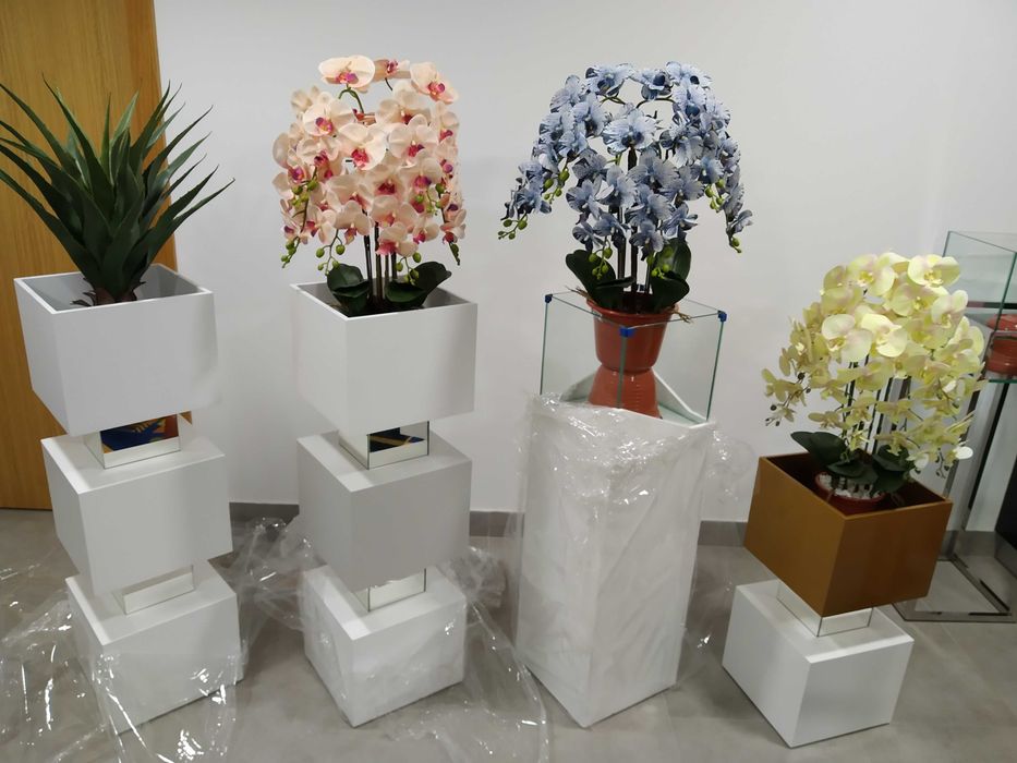 Vários modelos de floreiras decorativas