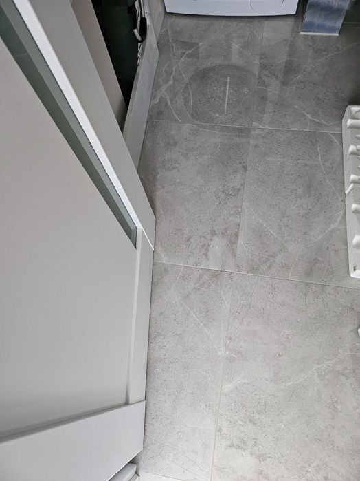 Płytki jasnoszare z połyskiem 60x60 ( 2 kartony)