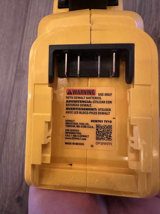 Акумуляторний степлер Dewalt DCN701.20v