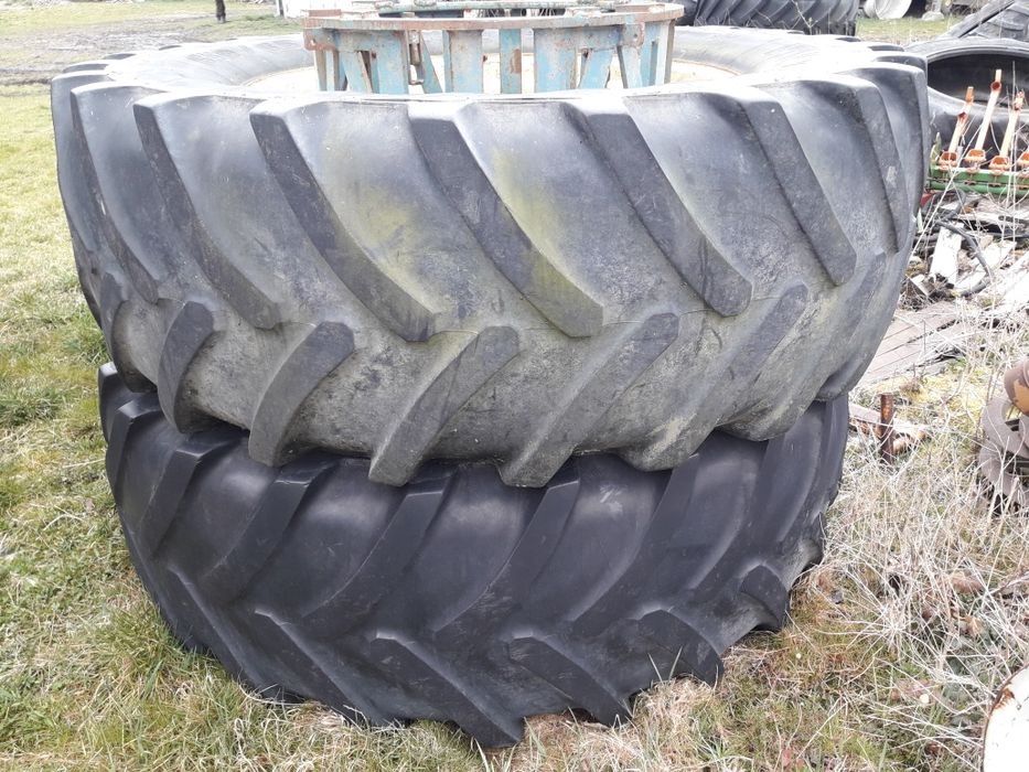Koła blizniakcze do ciągnika Fendt John Deere.