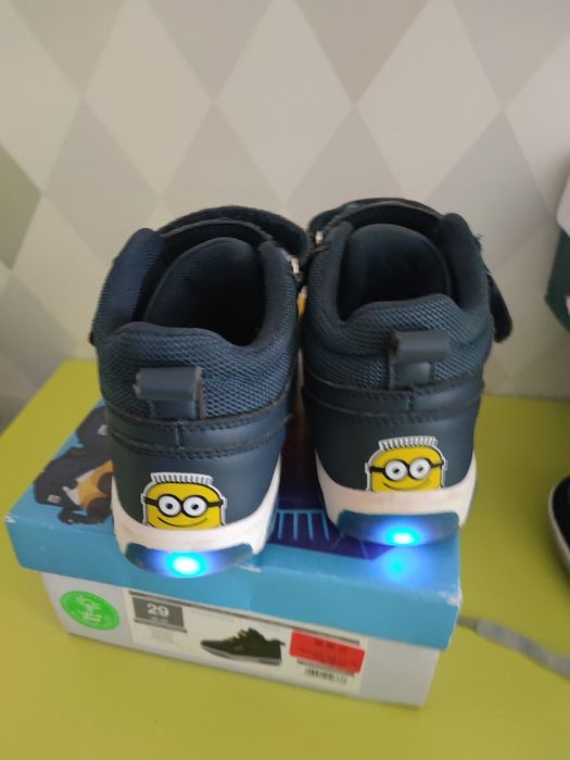 Buty Minionki świecące 18,5 cm