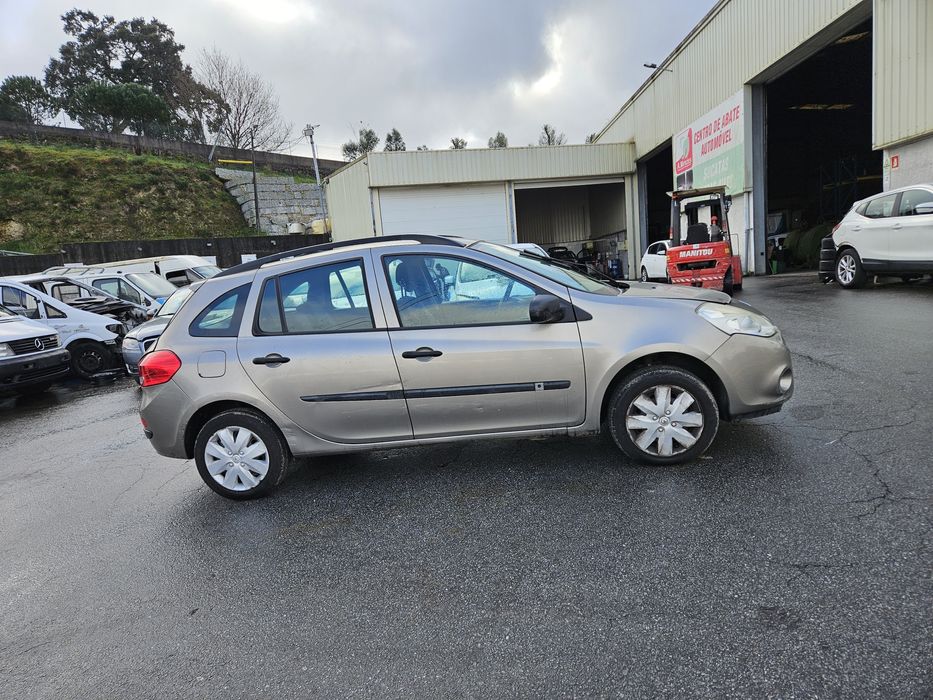 Renault Clio III Break 1.2i de 2010 para peças