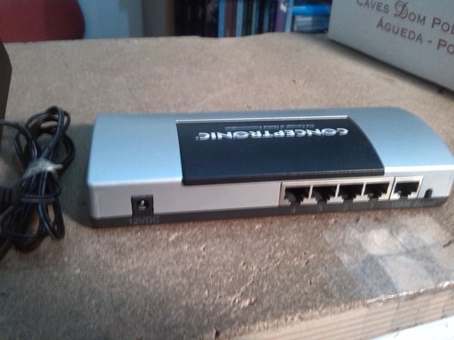 Conceptronic 4-Port LAN Router64751577645697121