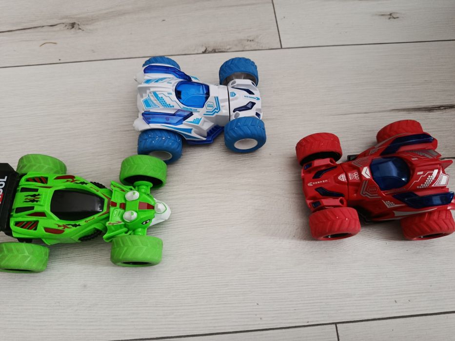 Zabawka Auto z obrotowym przodem maską