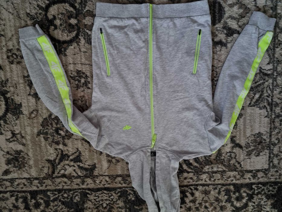 4 F Bluza chłopięca