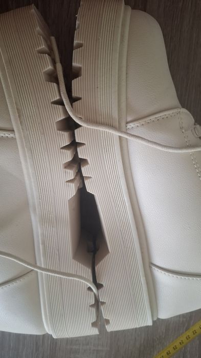 Nowe buty kremowe zimowe rozm 41