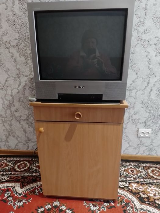 Продам тумбу під телевізор