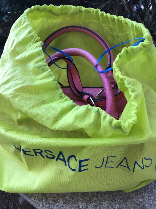 Mala Versace Jeans com asas e tiracol