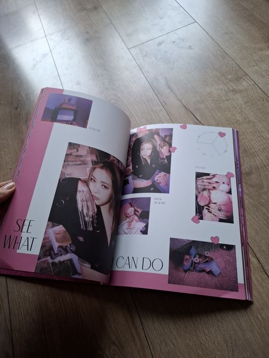 Album Guess Who z dodatkami- ITZY