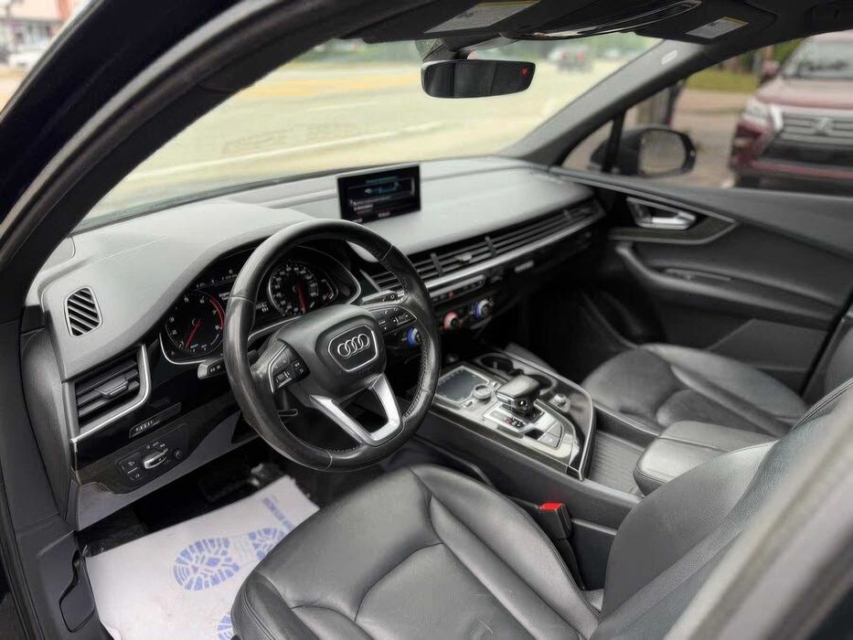 Audi Q7      2017