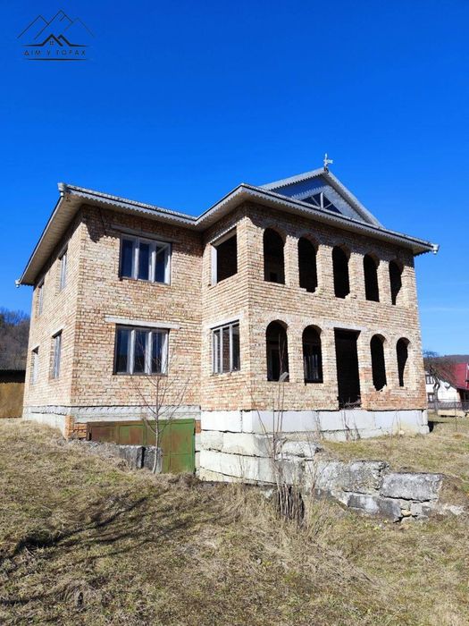 Продаж будинку в центрі Шешор 200 м2, є газ та світло, 24 сот.землі