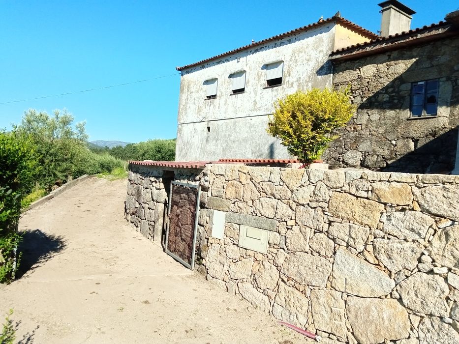 Terreno com casa para restaurar