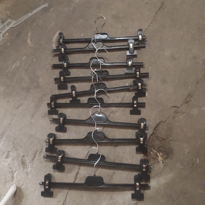 Wieszaki do spodni, spódnic, z klipsem