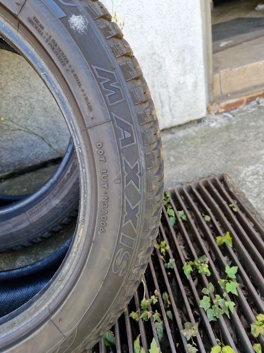 Opony wielosezon 235/50R18 7,5mm 22r. 2szt