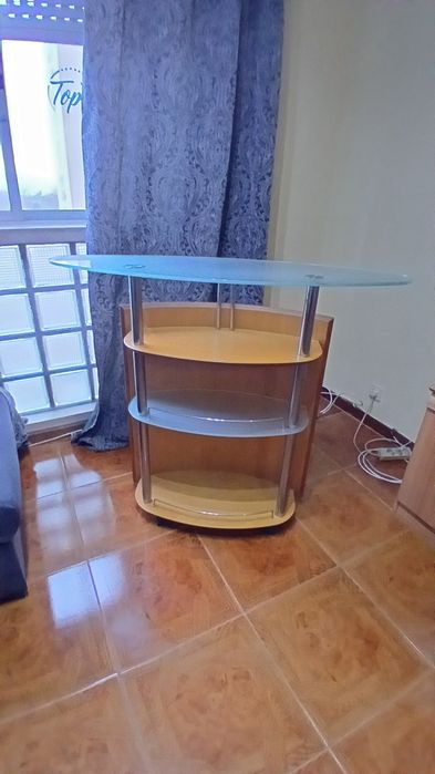 Móvel de apoio para sala de estar