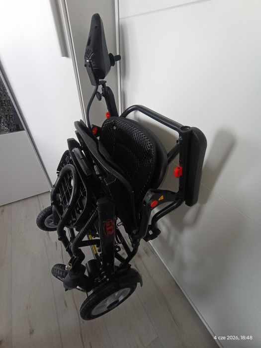 Lekki wózek inwalidzki elektryczny