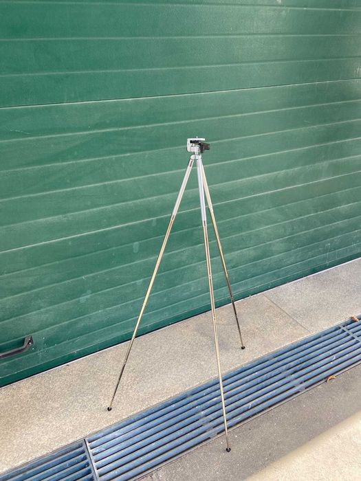 Universal Tripod with Telescopic Legs64575212894465121