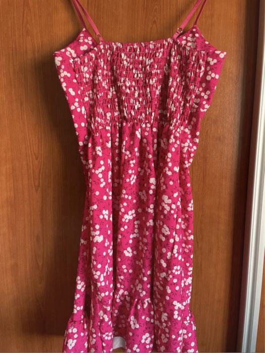 Vestido Curto com copas