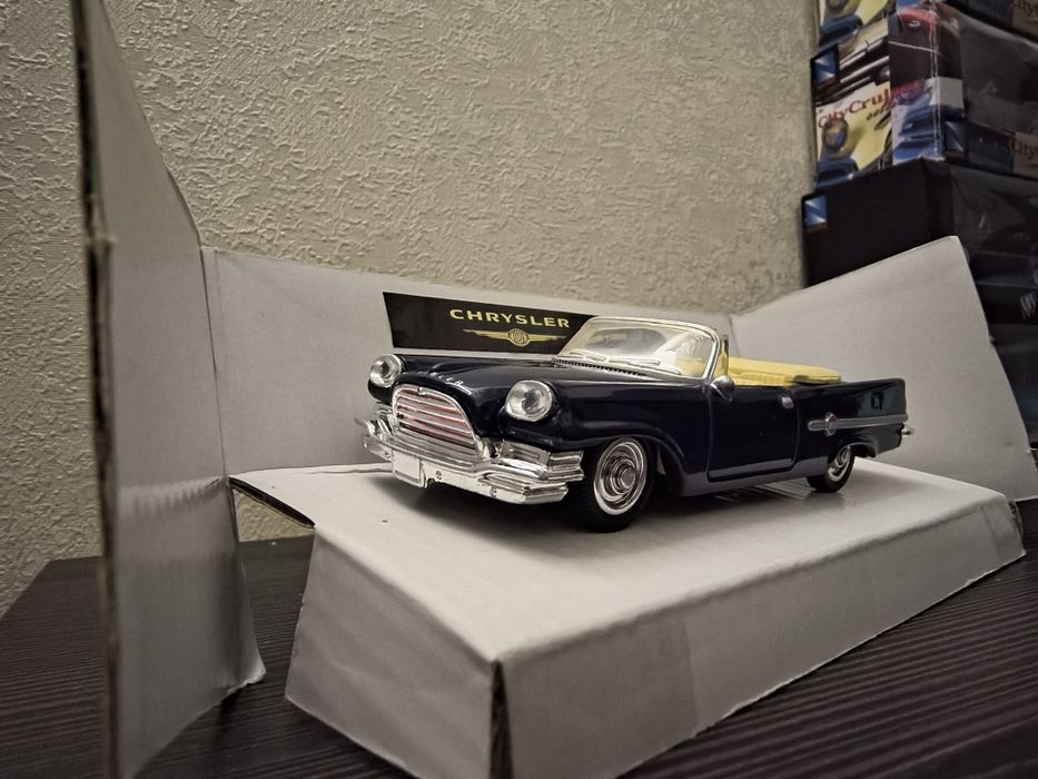 Модель авто Chrysler 300E 1959. New Ray.