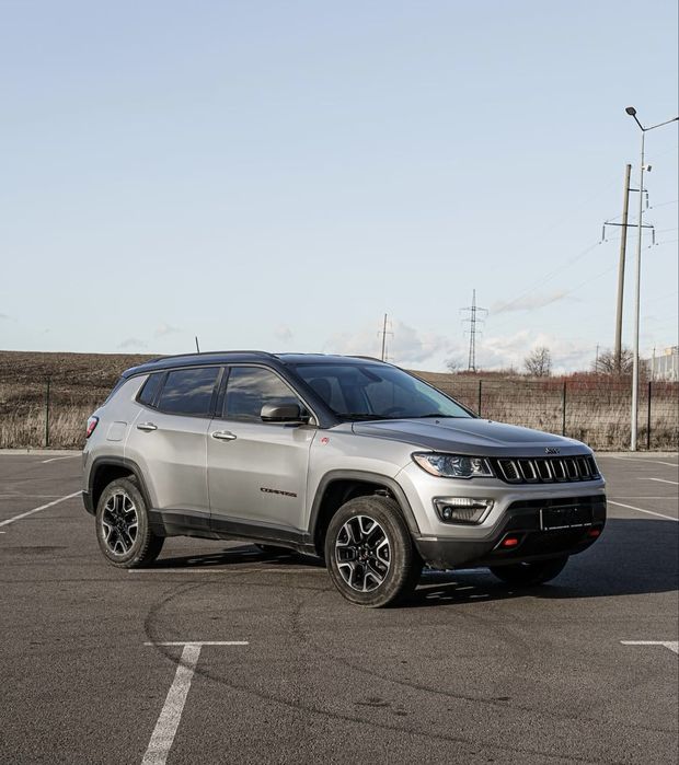 Продам машину jeep compas trailhawk