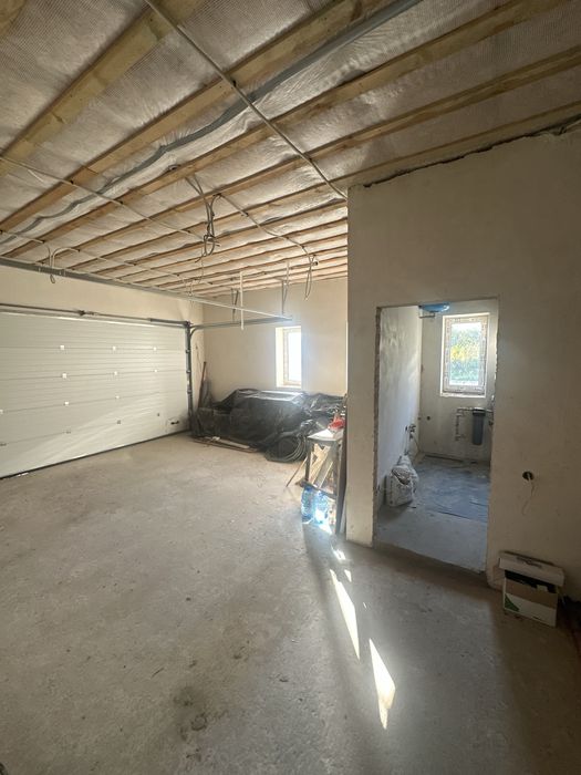 Продам будинок -американку . Газ , гараж , 8 соток двлянка
