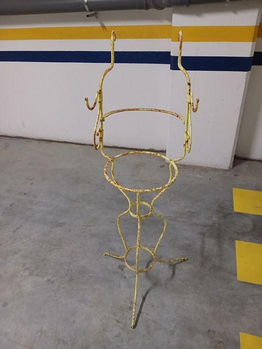 Suporte antigo  para colocar bacia e jarro