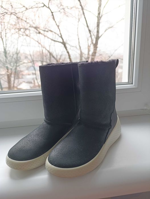 Продам  зимове дитяче взуття ECCO
