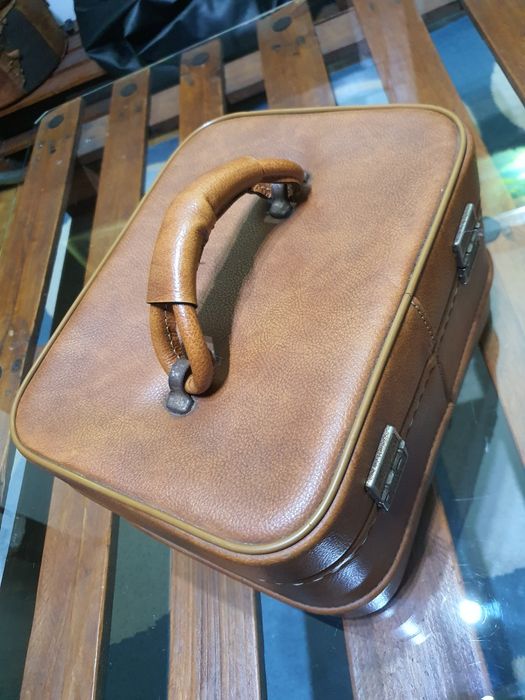 Mala de mão em pele