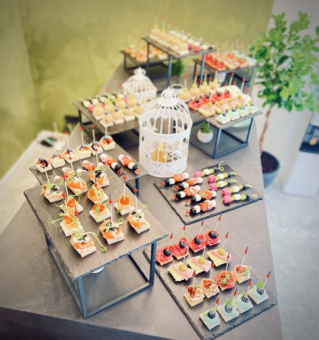 Фуршети смаколики фудбокси гастробокси доставка їжі бенкети Київ