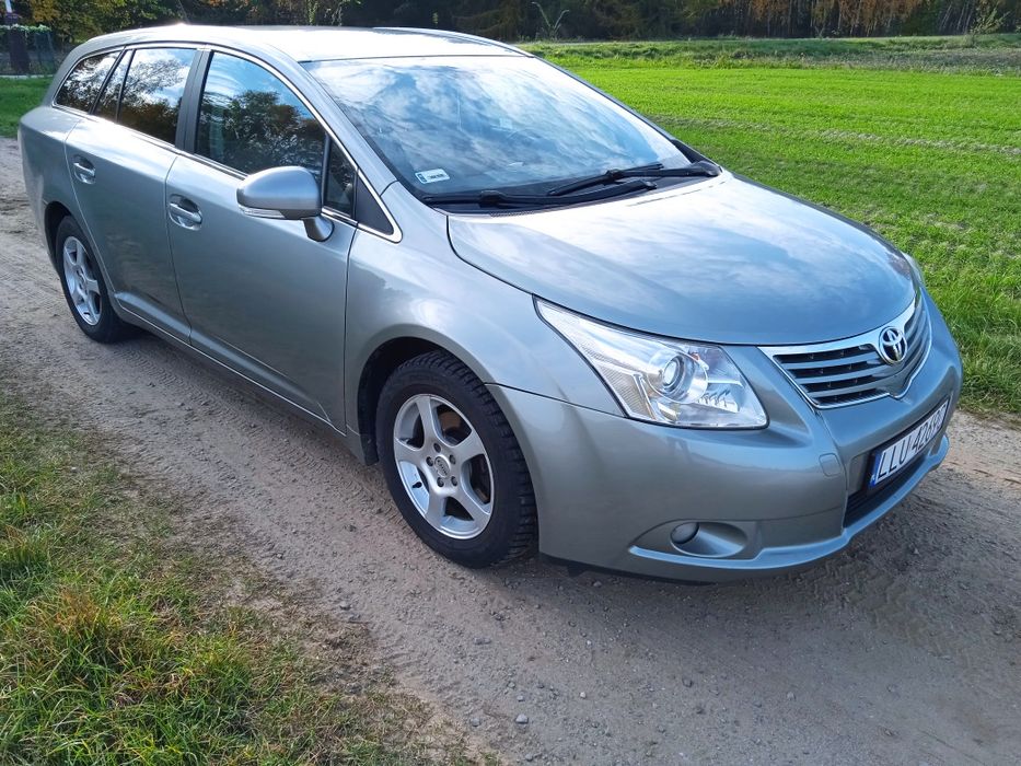 Sprzedam Toyotę Avensis