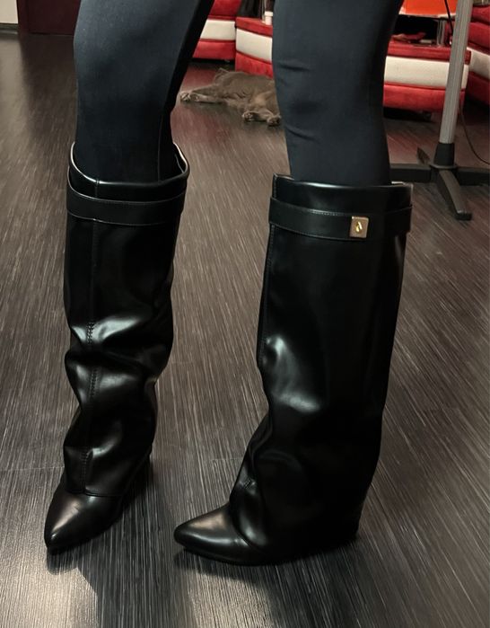 Трендовые сапоги/ботфорты