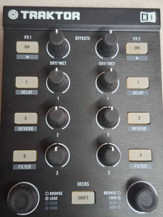 NATIVE INSTRUMENTS TRAKTOR KONTROL X1