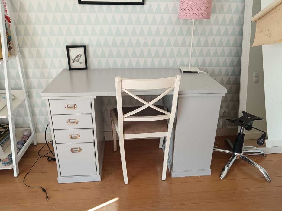 Secretária ikea cinza
