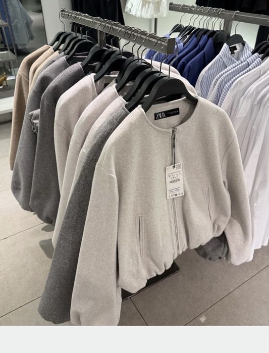 Бежевий бомбер Zara