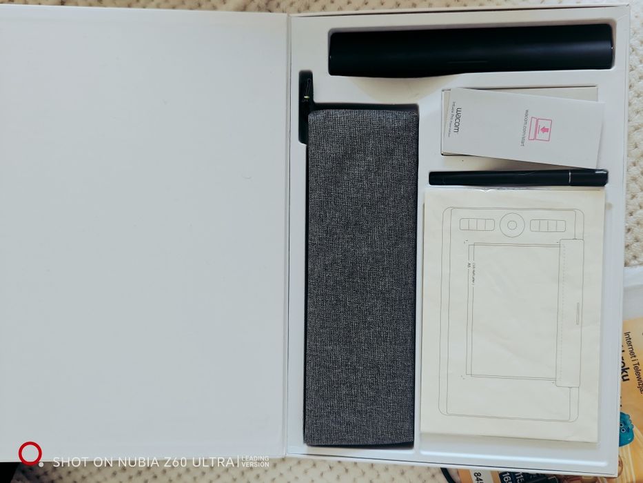 WOWACOM Intuos Pro PTH-660 Paper edition